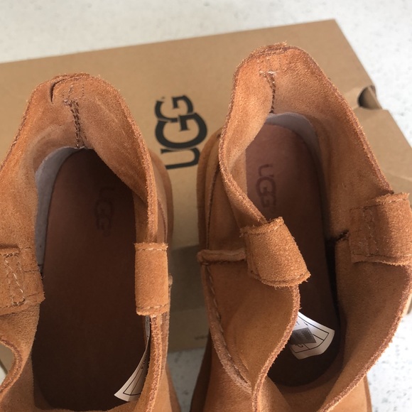 UGG Size 5 - Picture 6 of 7